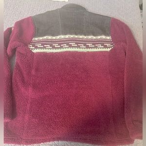 SPYDER: The Mens Wyre Jacket provides warmth in Spyders signature style.